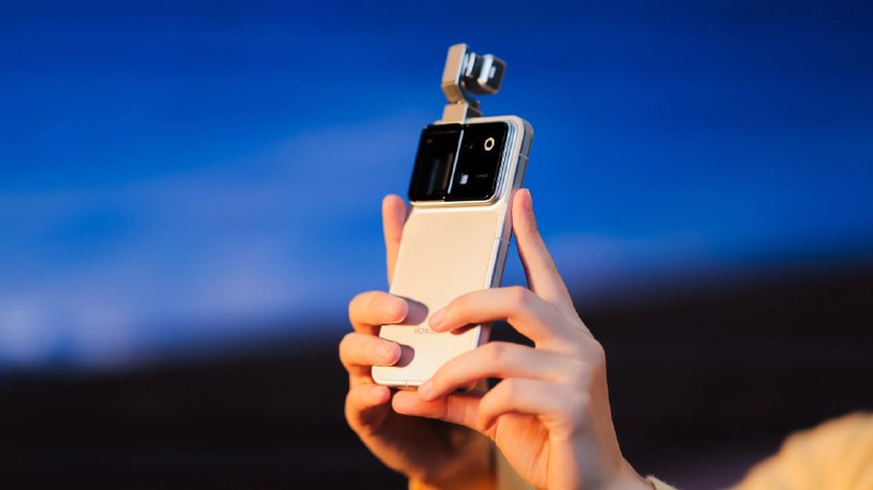 Honor показала Robot Phone с «робокамерой»